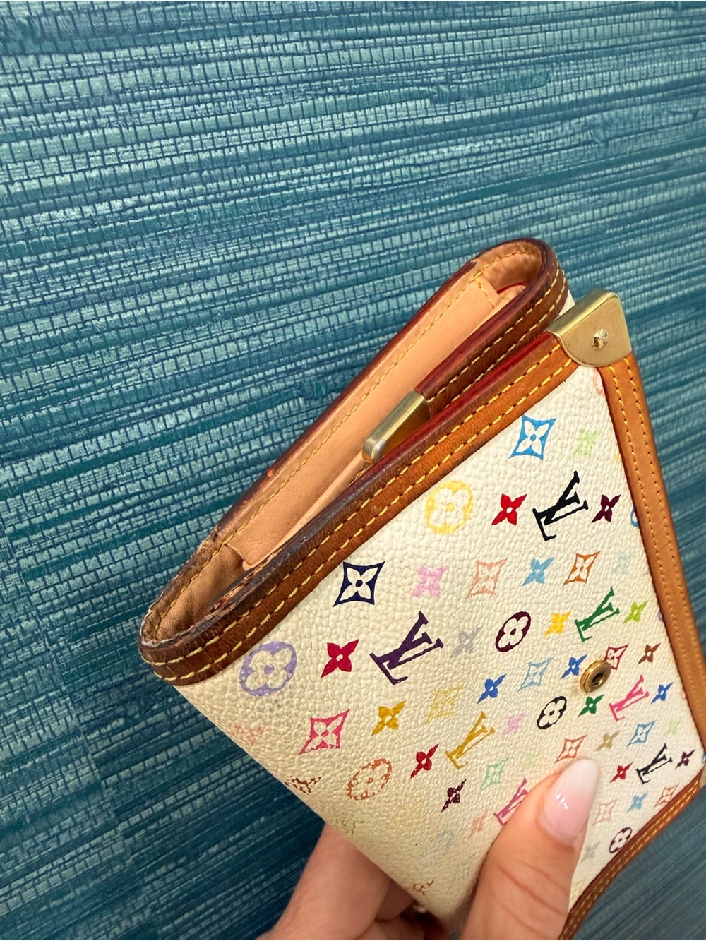 Louis Vuitton w/COA
Monogram Multicolore
International Wallet - Picture 10 of 16